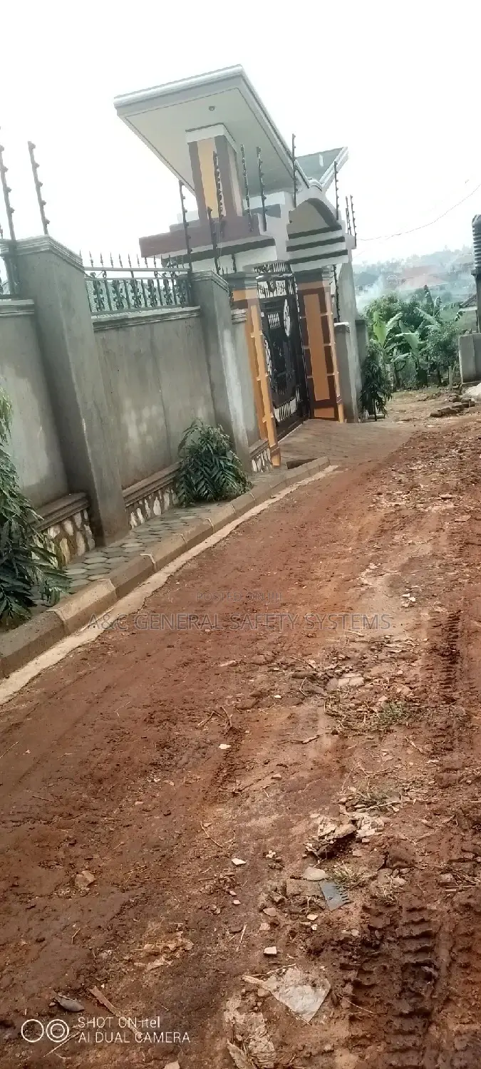 Electric Fence With Razor Wire