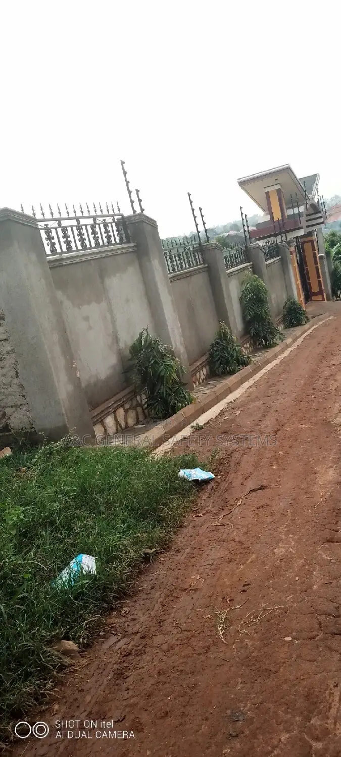 Electric Fence With Razor Wire