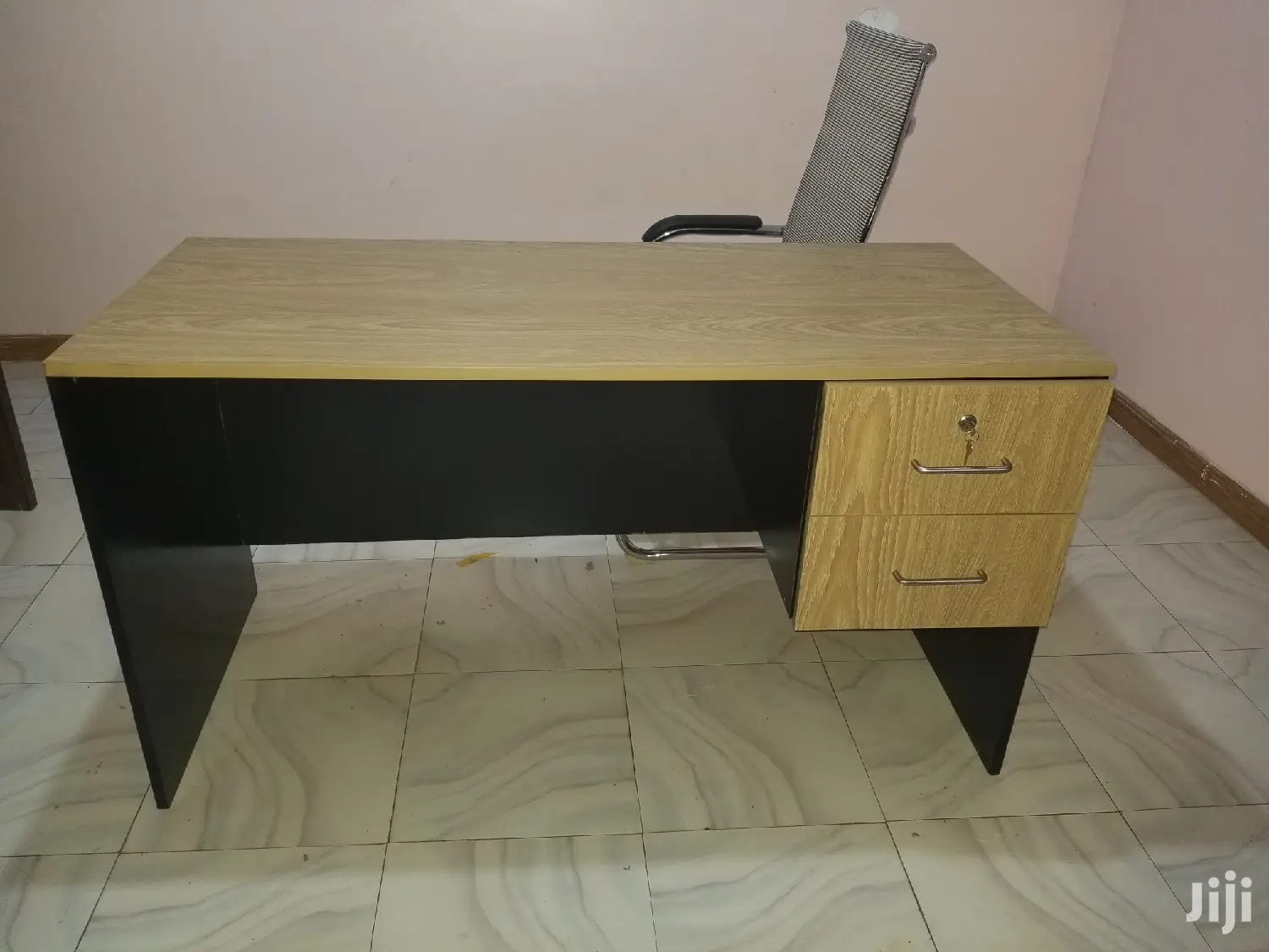 Office Desks/ Office Tables