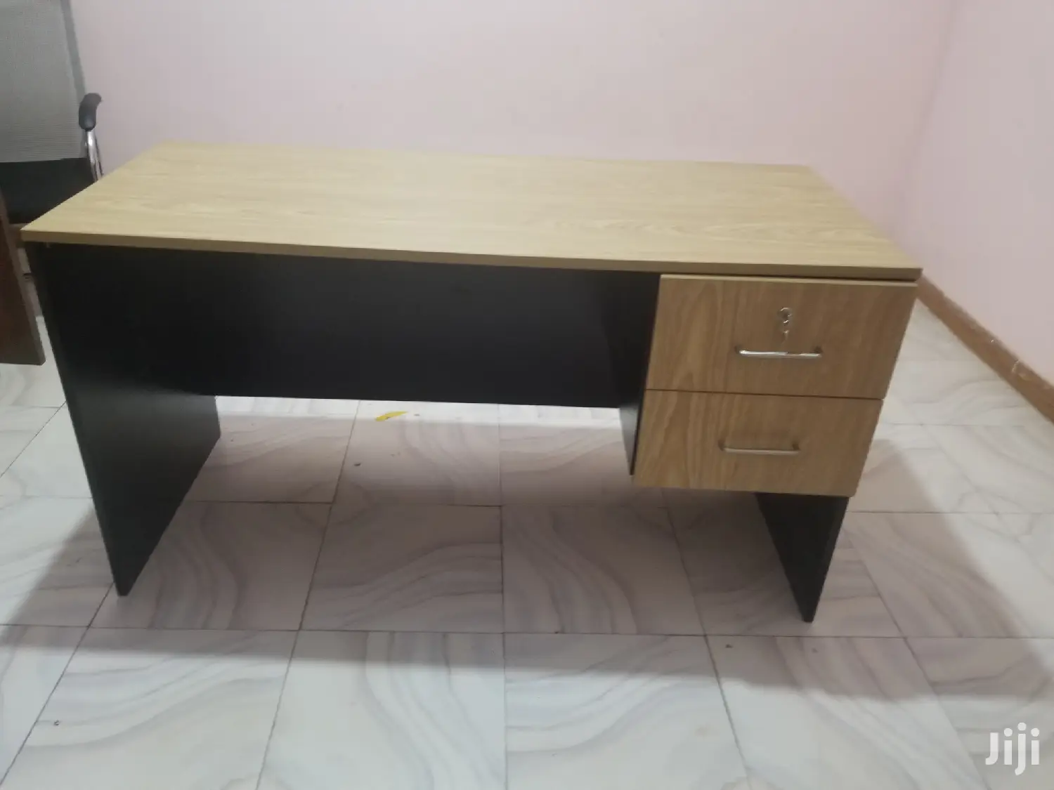 Office Desks/ Office Tables
