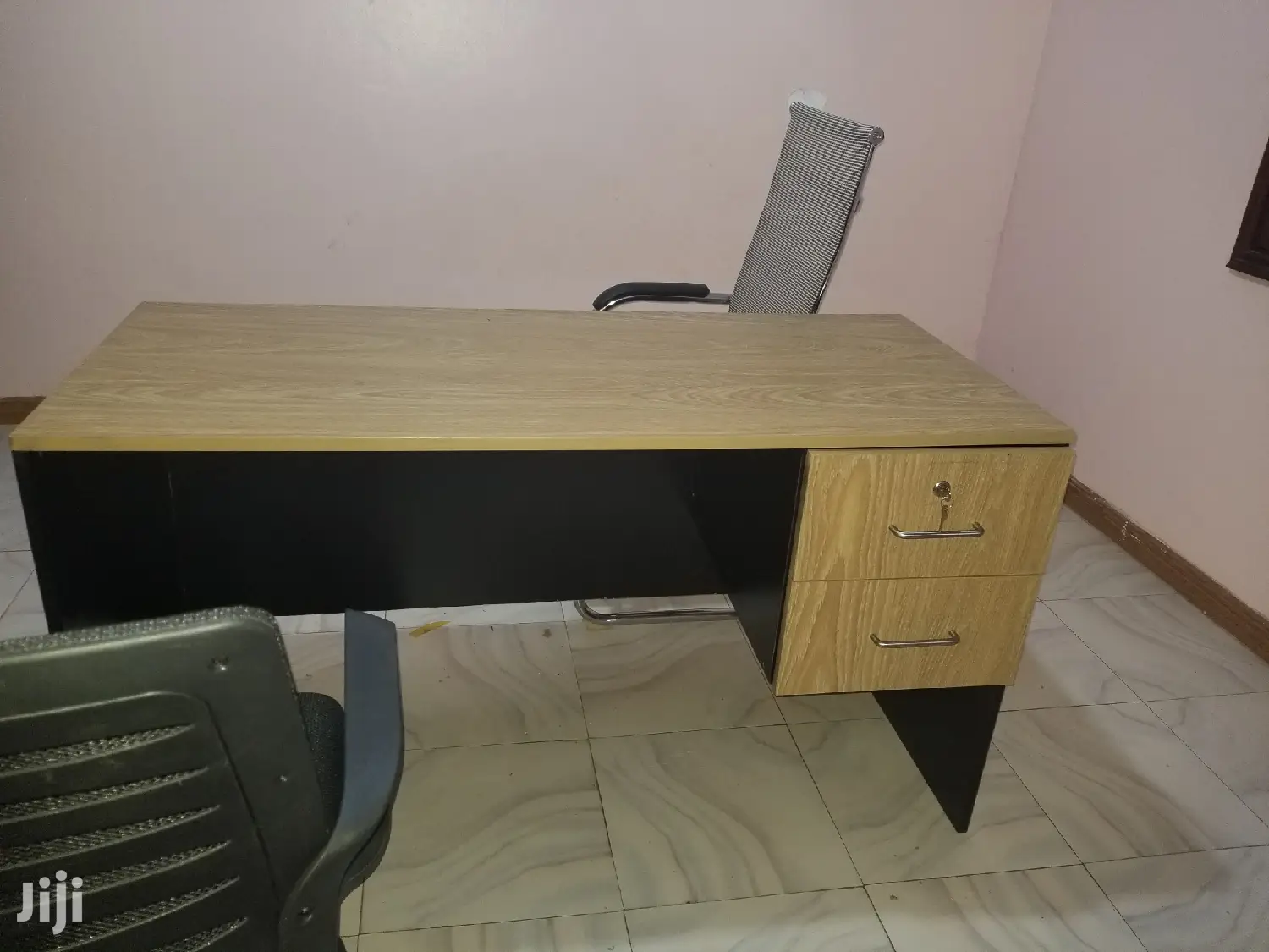 Office Desks/ Office Tables
