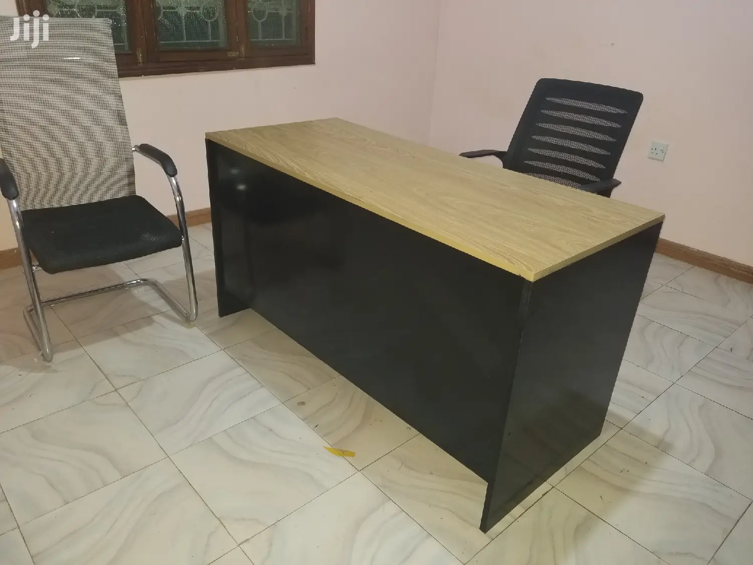 Office Desks/ Office Tables