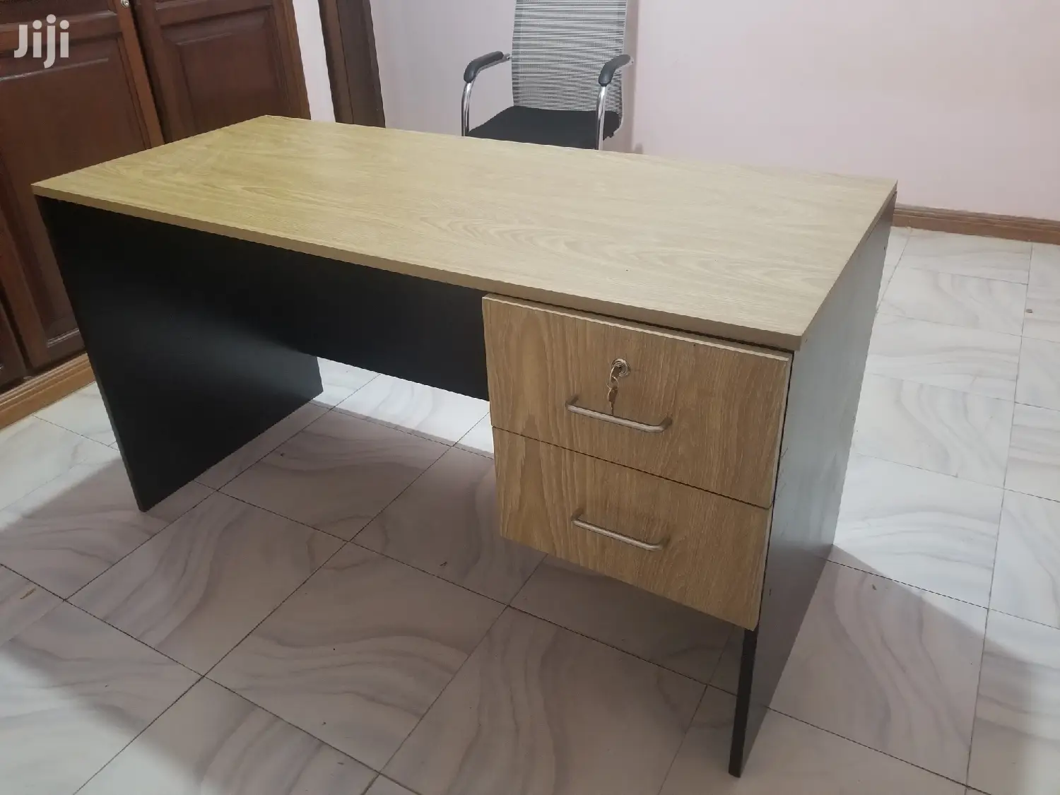 Office Desks/ Office Tables