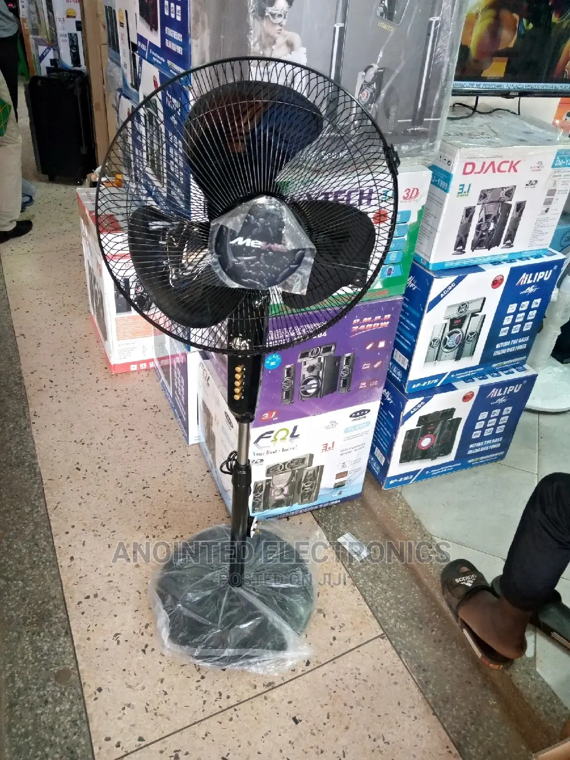 Stand Fan Black Mewe
