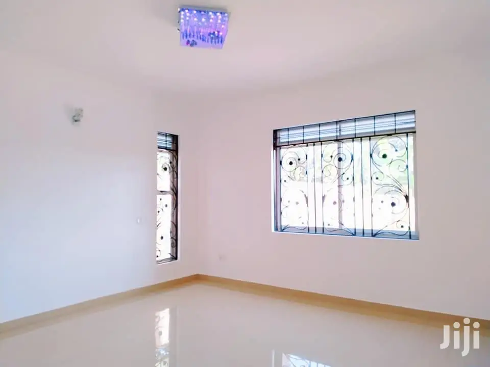 Bungalow in Kira on Quicksell