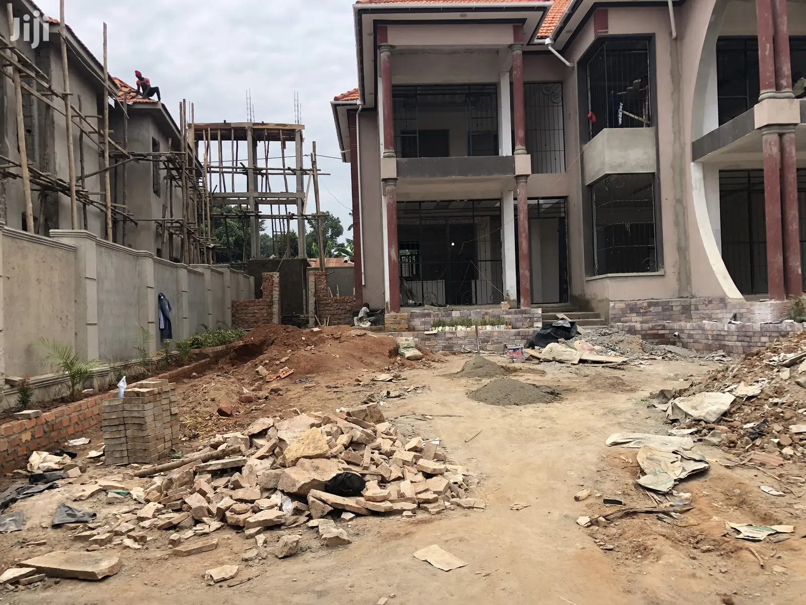 6 Bedroom Mansion In Kira For Sale