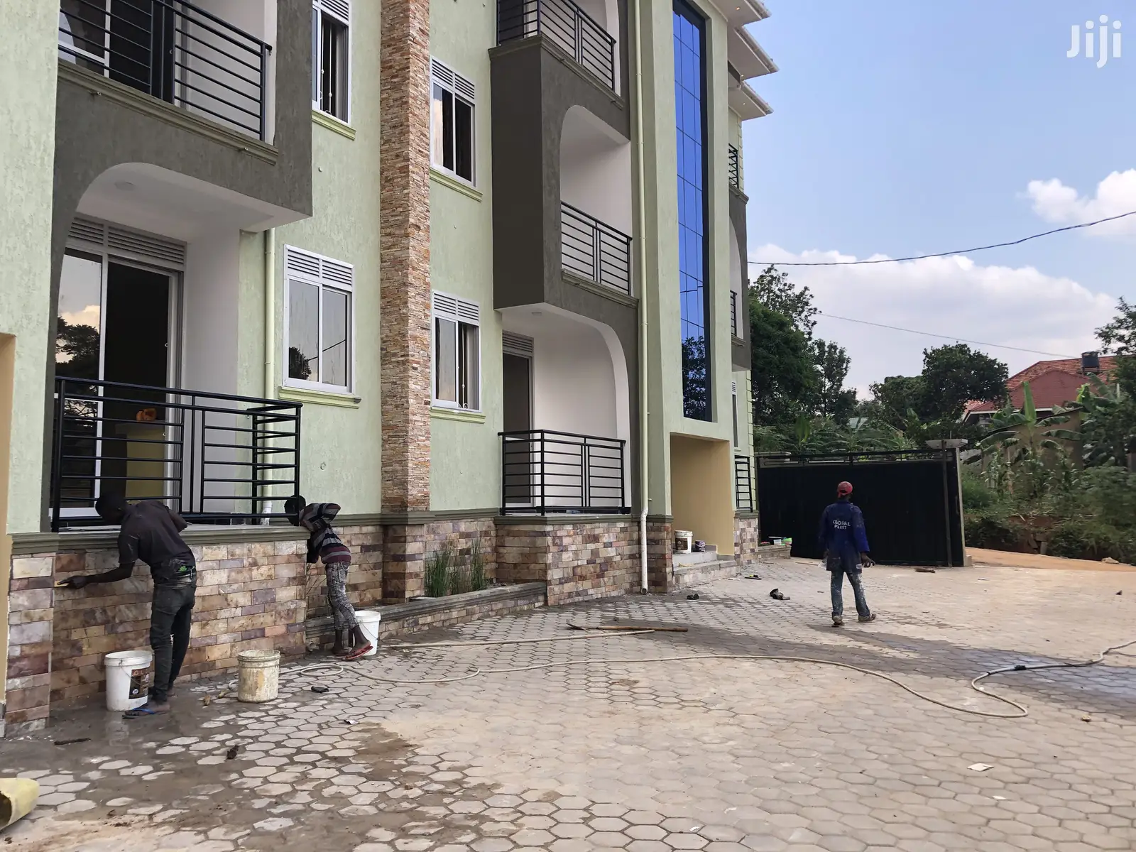 Apartment Complex in Najjera Great Neighborhood on Sale