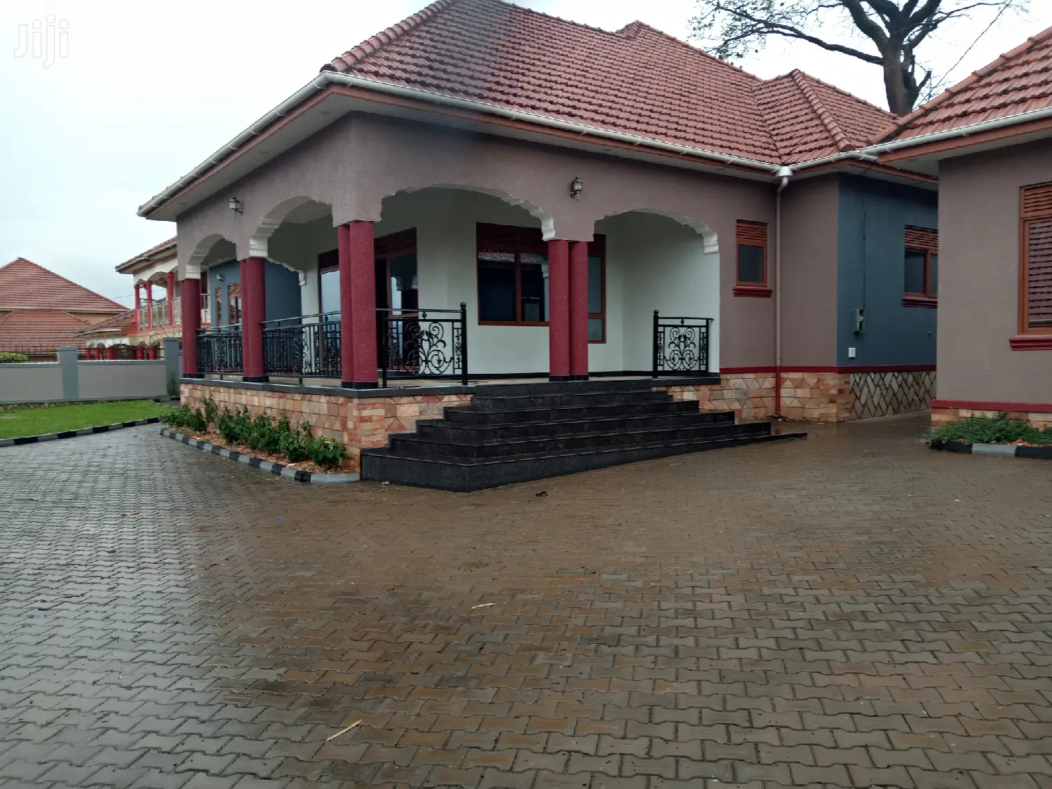 American Style Mansion in Mutungo on Sale