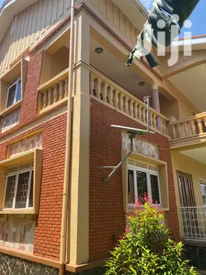 Classic House In Makindye Kizungu For Sale