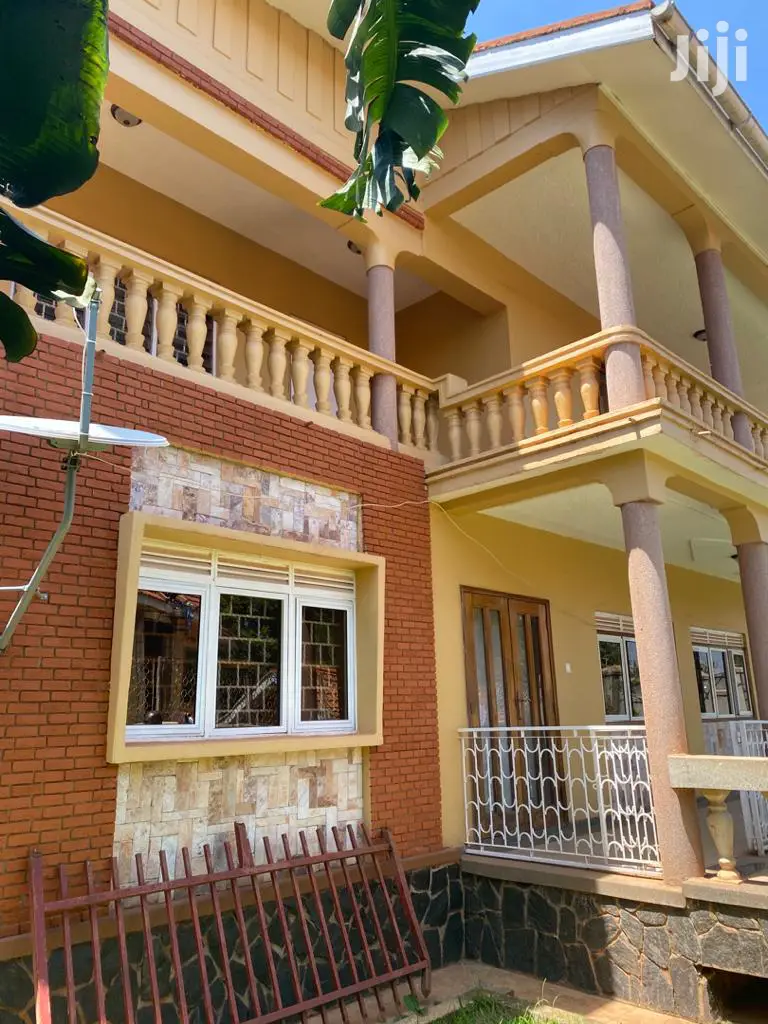 Classic House In Makindye Kizungu For Sale