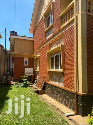 Classic House In Makindye Kizungu For Sale