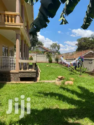 Classic House In Makindye Kizungu For Sale