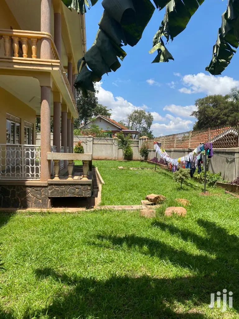 Classic House In Makindye Kizungu For Sale