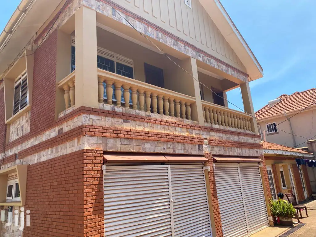 Classic House In Makindye Kizungu For Sale