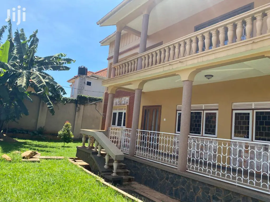 Classic House In Makindye Kizungu For Sale