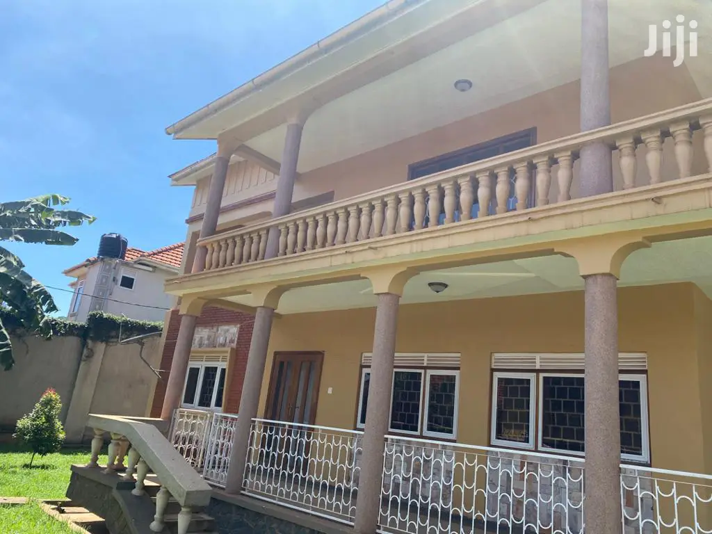 Classic House In Makindye Kizungu For Sale
