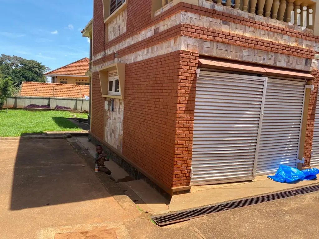 Classic House In Makindye Kizungu For Sale