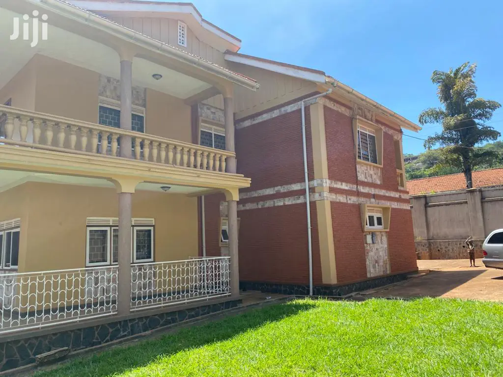Classic House In Makindye Kizungu For Sale