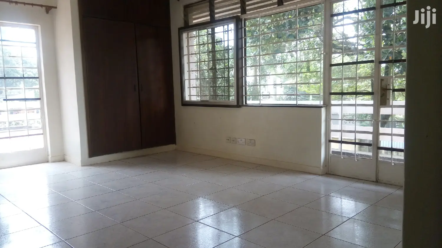Colonial Mansion For Rent