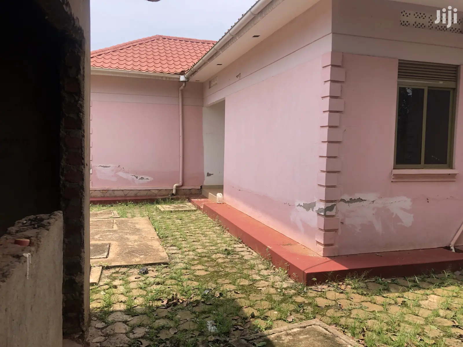 Hot Deal 4 Bedroom Bungalow In Kira For Sale