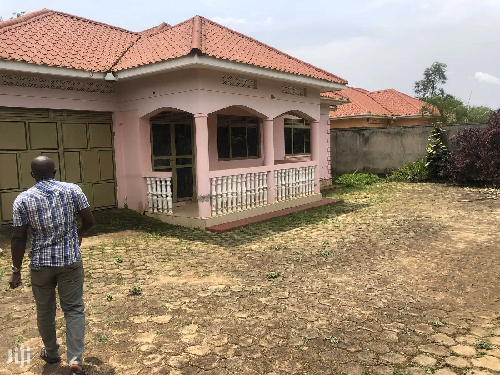 Hot Deal 4 Bedroom Bungalow In Kira For Sale
