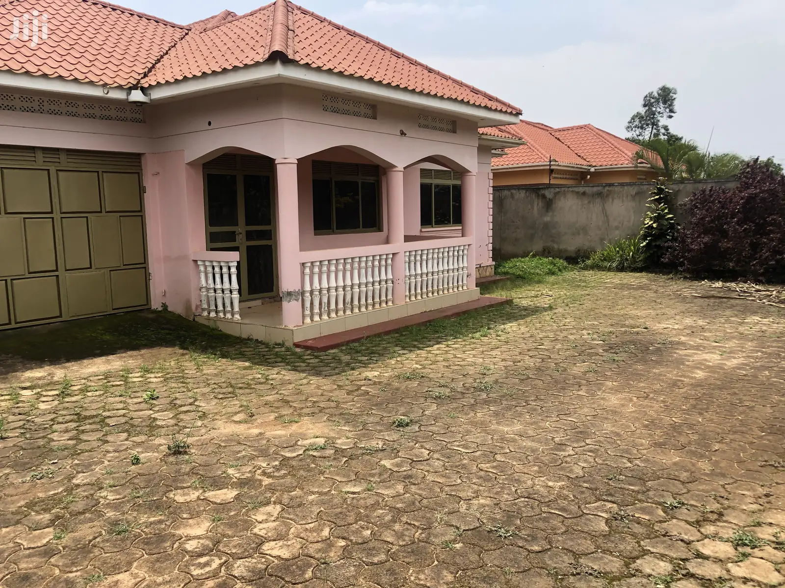 Hot Deal 4 Bedroom Bungalow In Kira For Sale