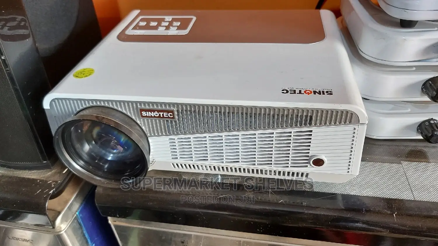 Sinqtec Projector Full Hd With 2 HDMI USB And AVG
