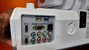Sinqtec Projector Full Hd With 2 HDMI USB And AVG