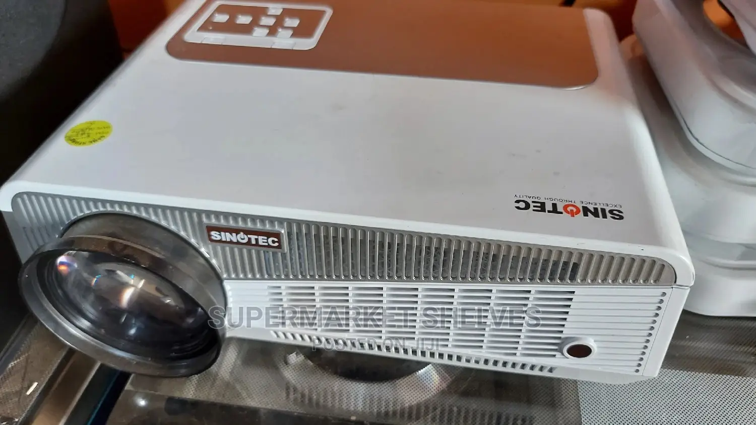 Sinqtec Projector Full Hd With 2 HDMI USB And AVG