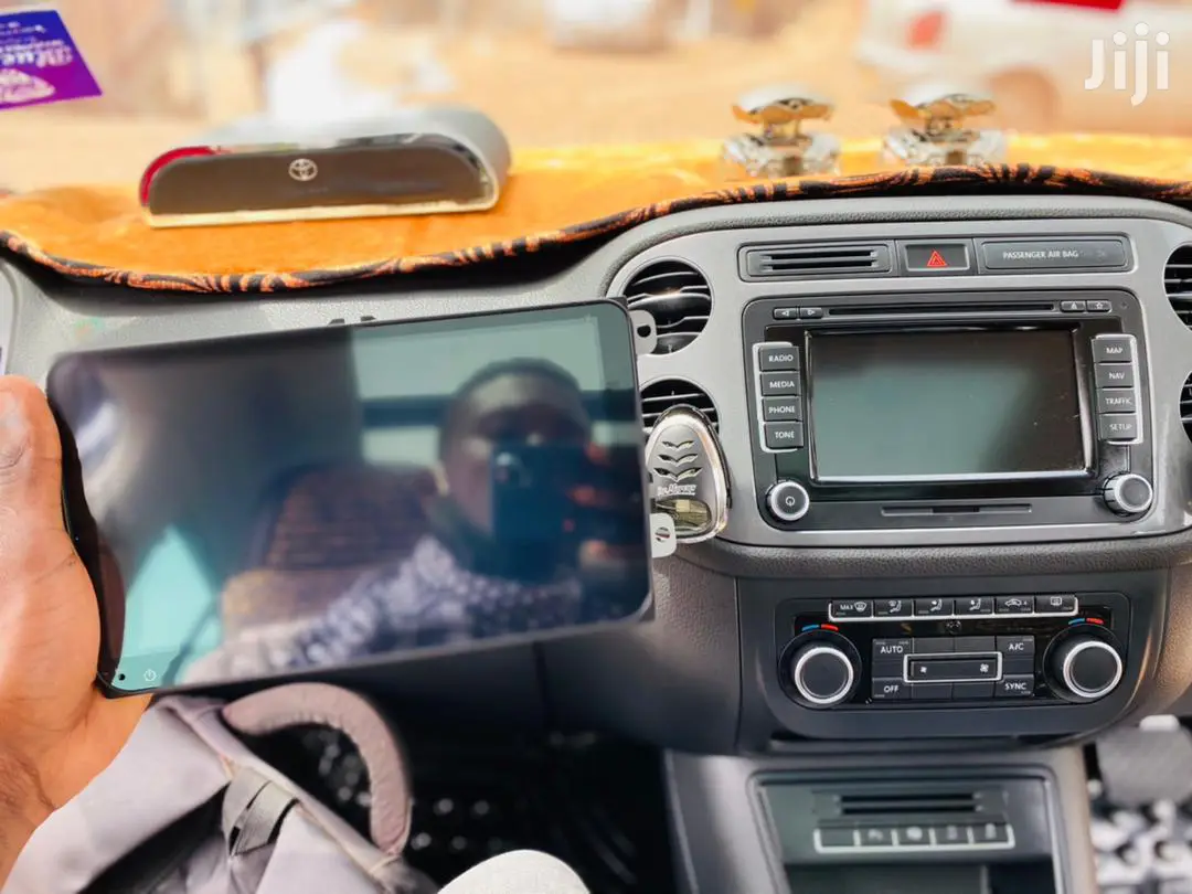 Volkswagen Customized Tiguan Radio