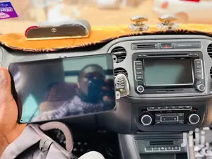 Volkswagen Customized Tiguan Radio