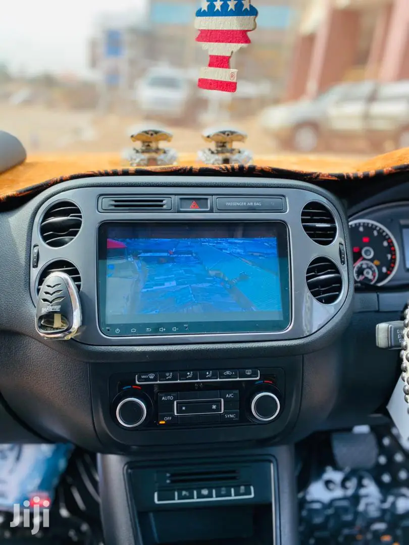 Volkswagen Customized Tiguan Radio