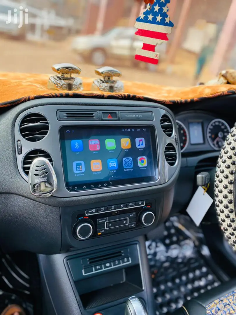 Volkswagen Customized Tiguan Radio