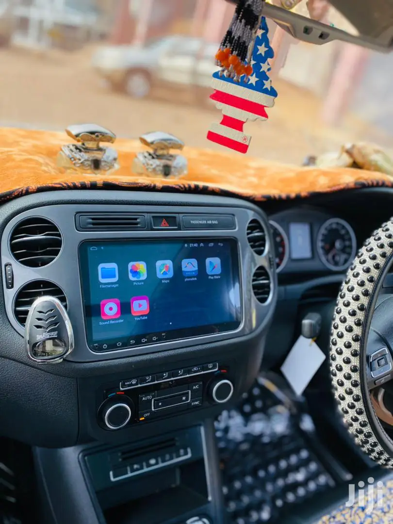 Volkswagen Customized Tiguan Radio