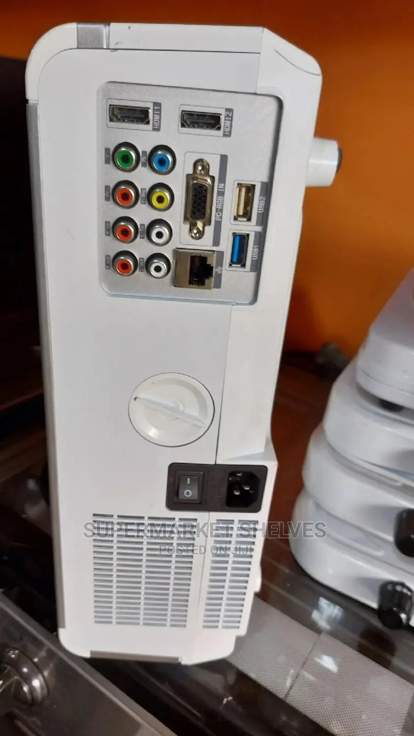 Sinqtec Projector Full Hd With 2 HDMI USB And AVG