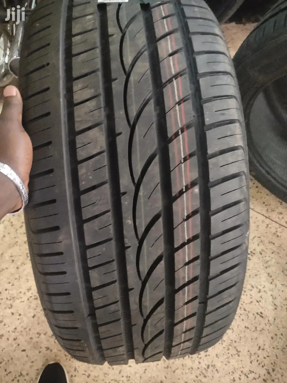 295/40r21 Aplus