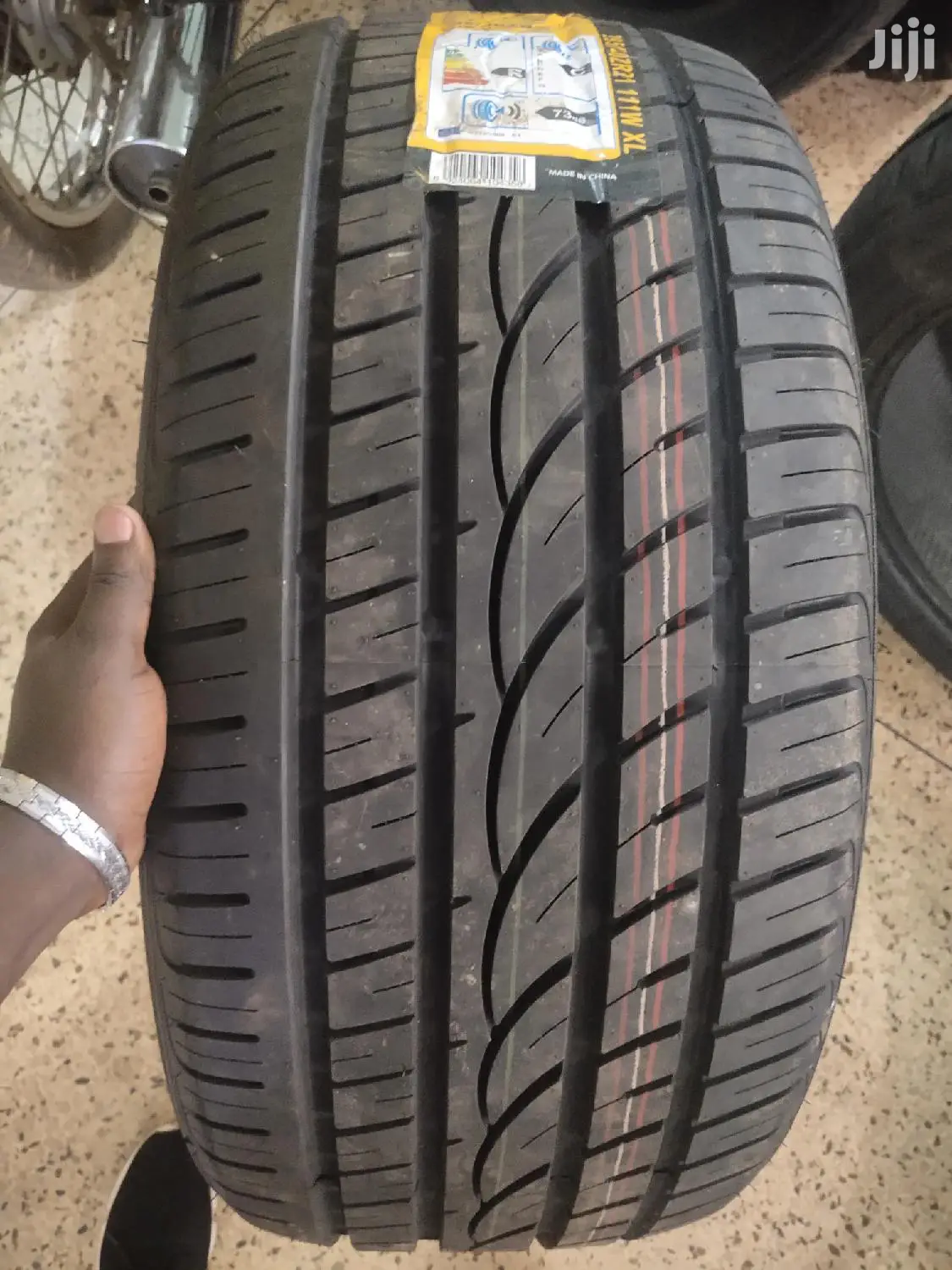 295/40r21 Aplus