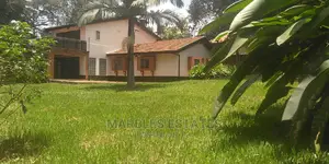 Nice Colonial House Near the Golf Course.