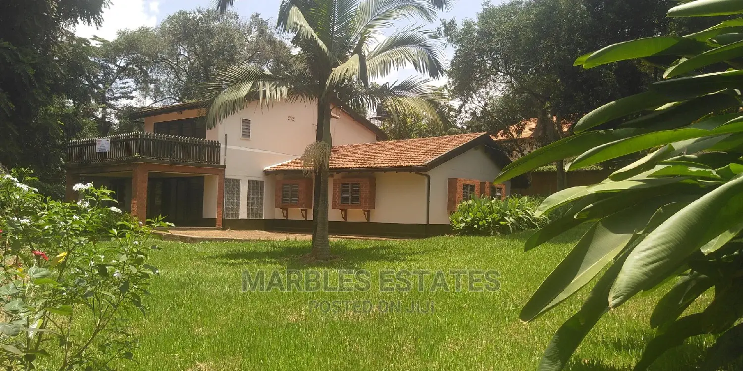 Nice Colonial House Near the Golf Course.