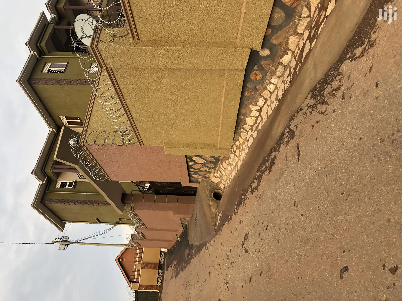 Apartments in Kisaasi Near Bukoto by the Tarmack on Sell