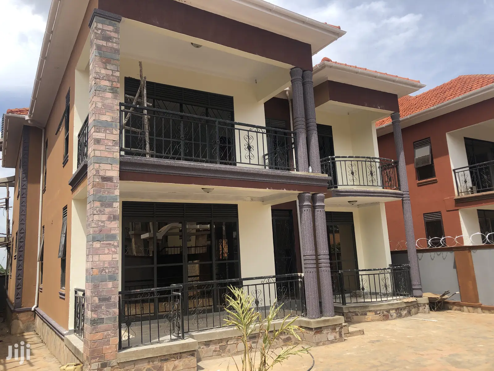 5 Bedroom Mansion In Kira For Sale
