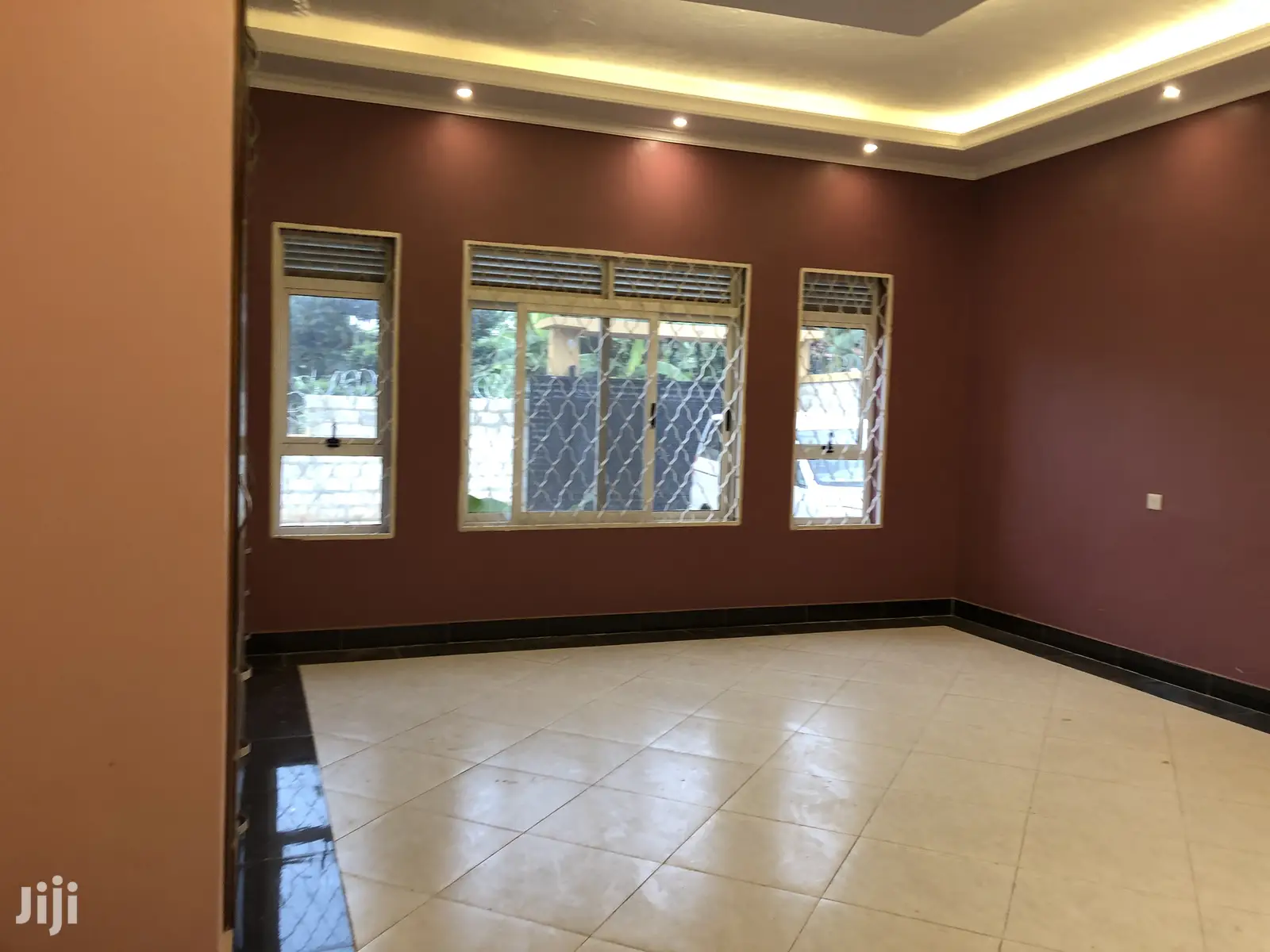 5 Bedroom Mansion In Kira For Sale