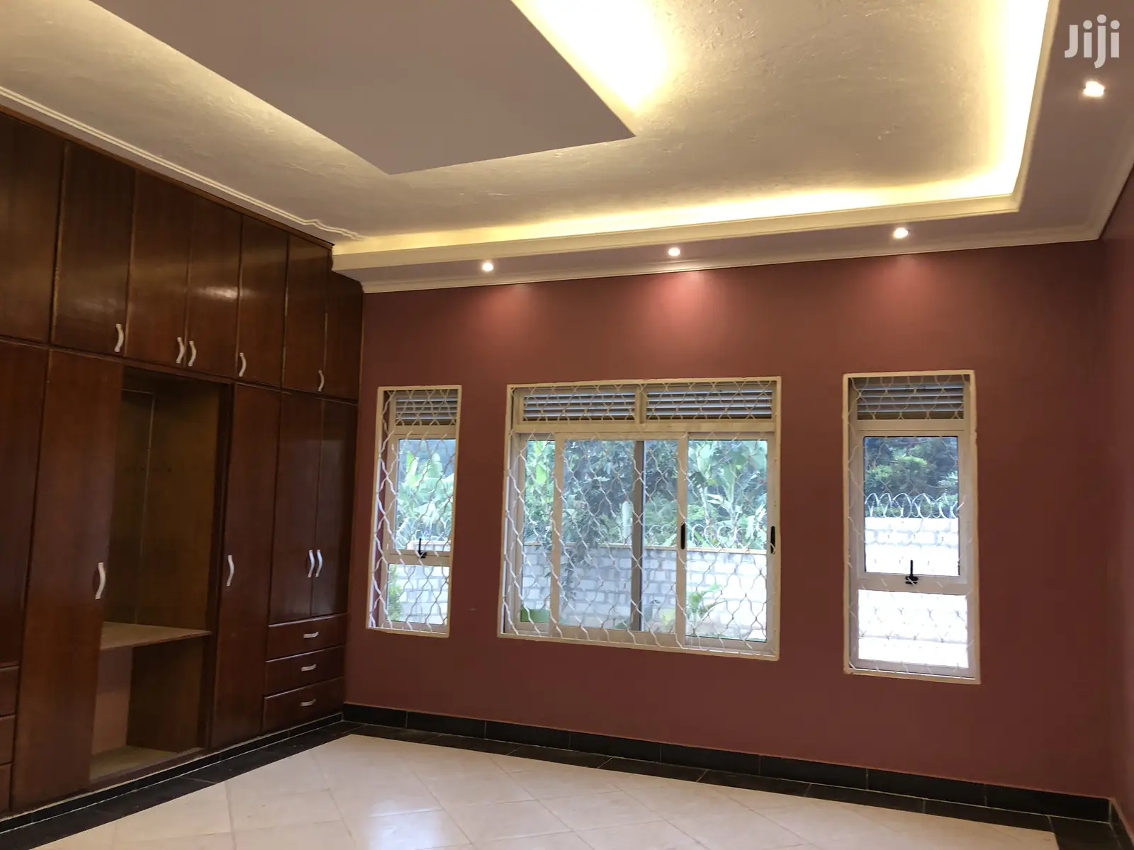 5 Bedroom Mansion In Kira For Sale