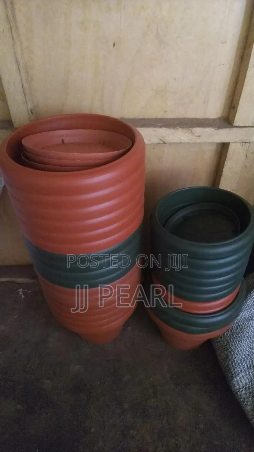 Plastic Round Flower Pots