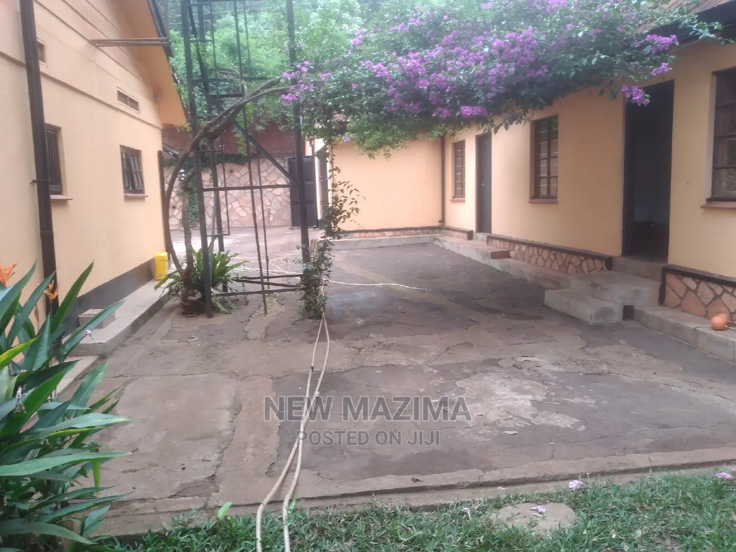 4bdrm Bungalow in Kizungu, Makindye for rent
