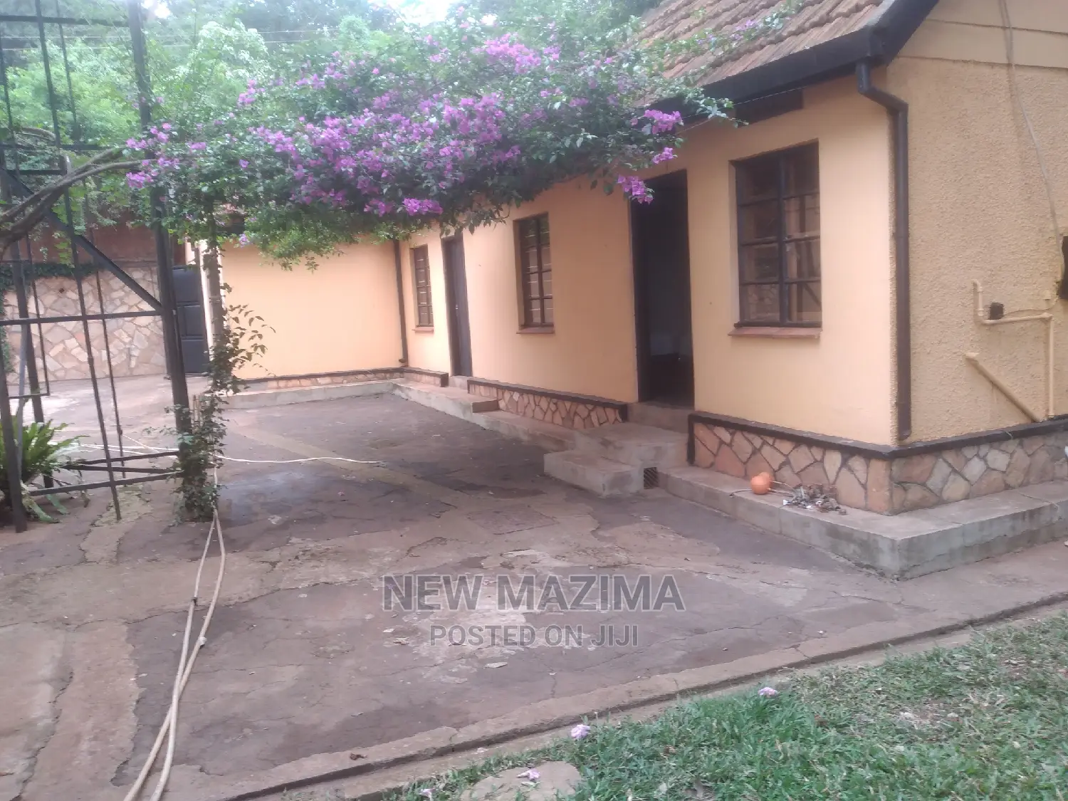 4bdrm Bungalow in Kizungu, Makindye for rent