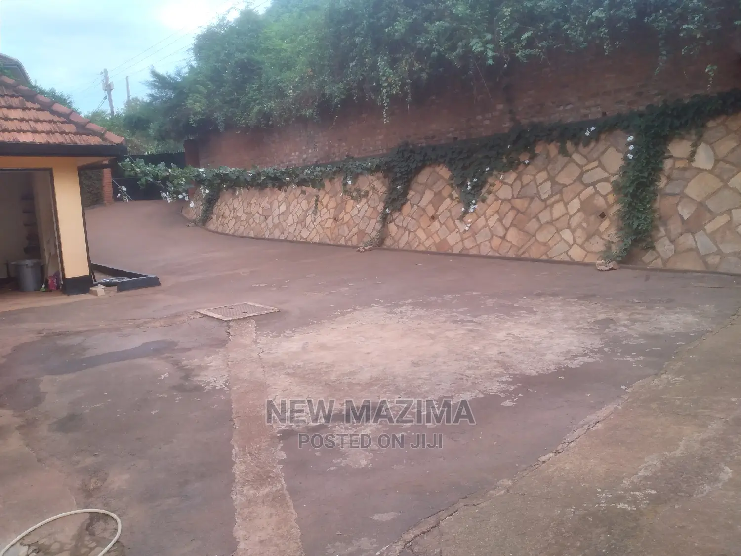 4bdrm Bungalow in Kizungu, Makindye for rent