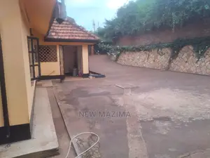 4bdrm Bungalow in Kizungu, Makindye for rent