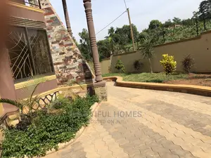 Kiwatule Bidandi Big Mansion on Sell