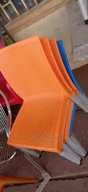 Plastic Restaurant Chairs